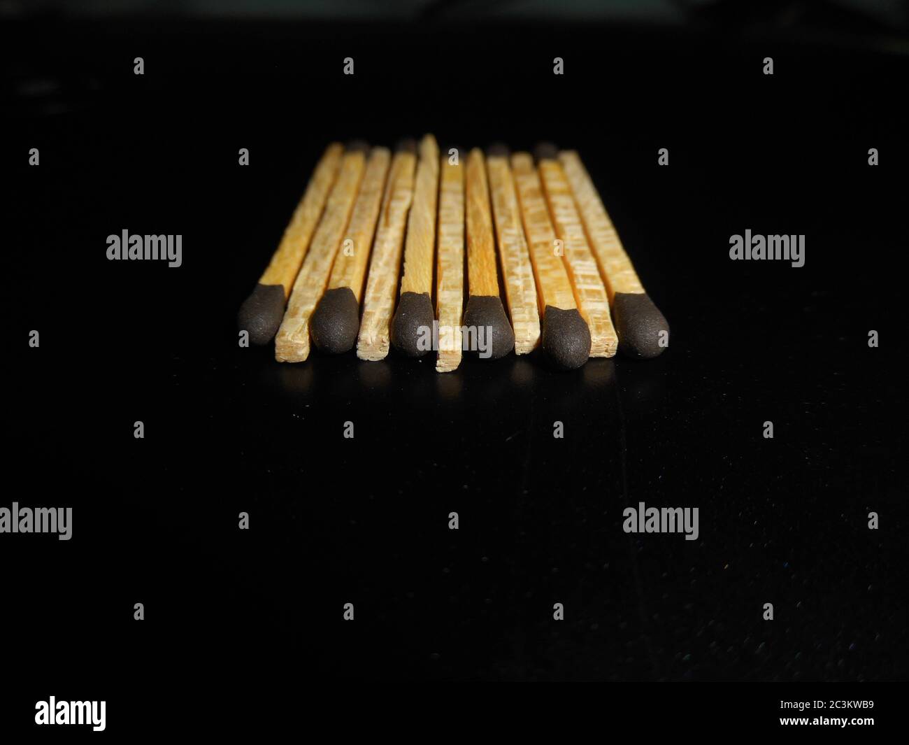 Isolierung von Streichhölzer, über schwarzem Hintergrund. Stockfoto