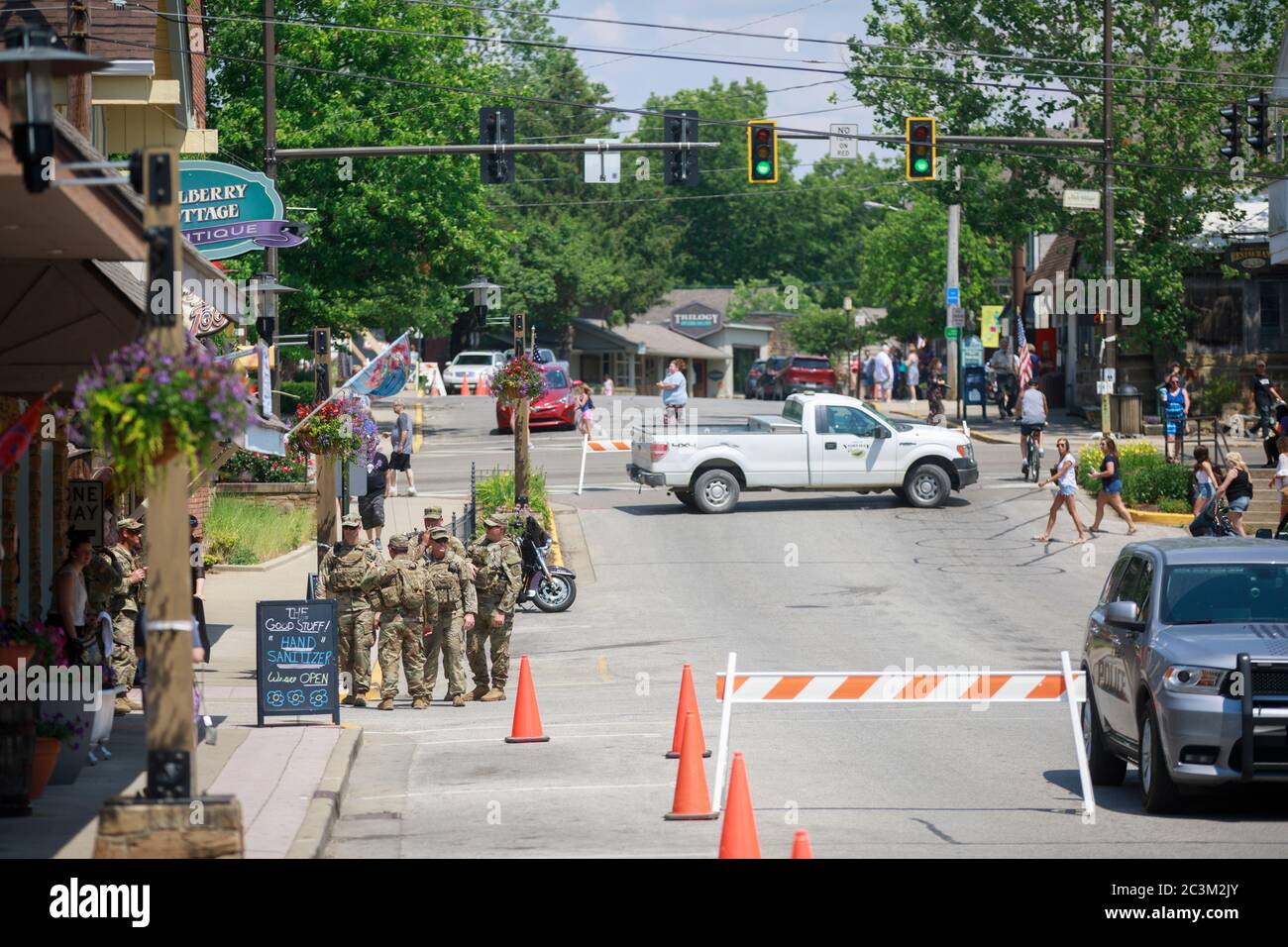 Nashville, Usa. Juni 2020. Mitglieder der Indiana National Guard patrouillieren während der Demonstration auf den Straßen.Protest in Solidarität mit Black Lives Matter für Rassengerechtigkeit in der Innenstadt von Nashville. Kredit: SOPA Images Limited/Alamy Live Nachrichten Stockfoto