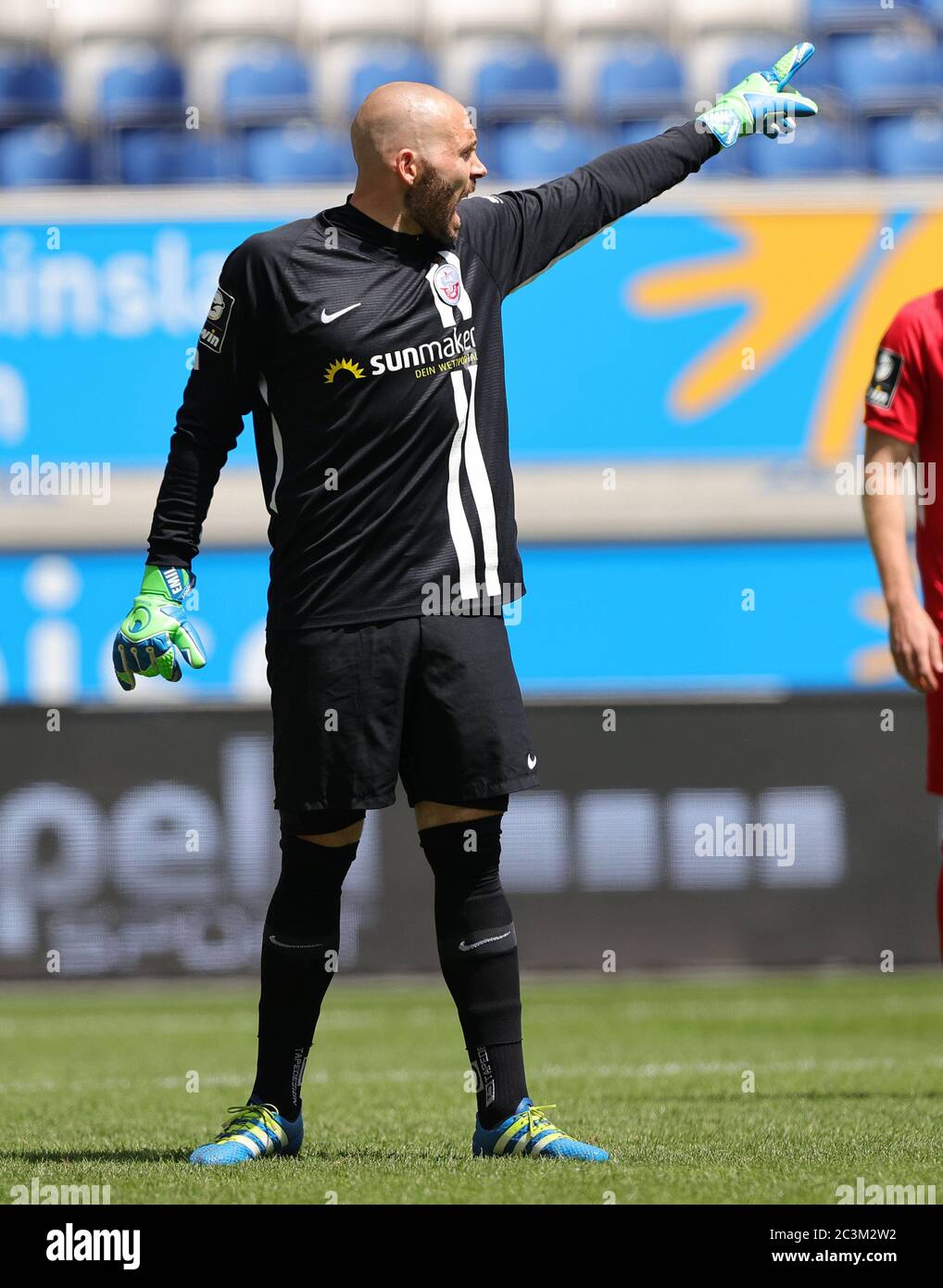 Duisburg, Deutschland. 20. Juni 2020. firo, Fußball: 3. Bundesliga: Saison 19/20: 20.06.2020 MSV Duisburg - FC Hansa Rostock 0: 0 goalwart Markus KOLKE, Rostock, Gesture Quelle: dpa/Alamy Live News Stockfoto