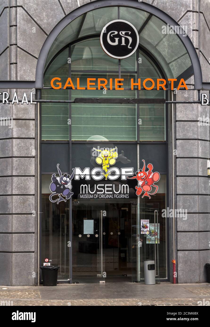 Brüssel, BELGIEN - 7. Juli 2019: MOOF MUSEUM, Schlumpf-Figuren, im Belgischen Comic Strip Centre in Brüssel Stockfoto