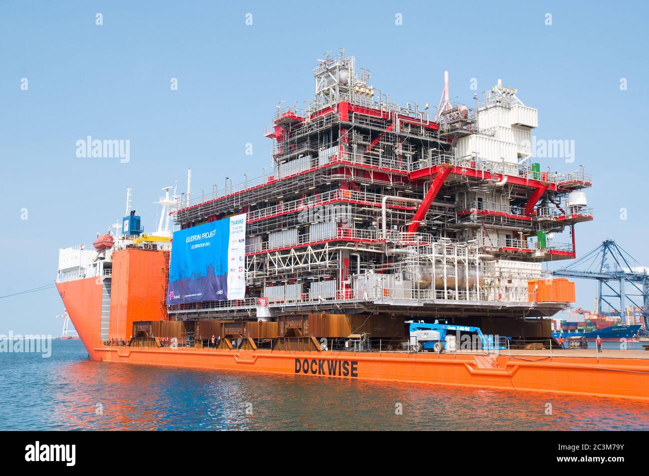 LAEM CHABANG - 3. OKTOBER: Ein 6,000 Tonnen-Modul, das von Aibel in Thailand für Statoil und die Gudrun Drilling Platform in der Nordsee gebaut wurde, versandbereit Stockfoto