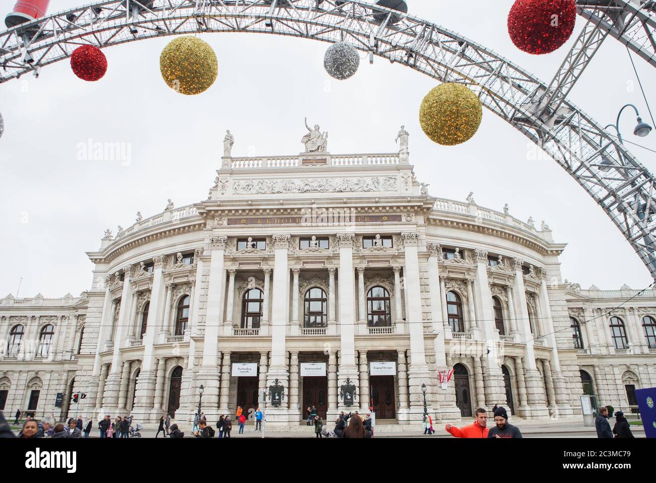 Wien, Österreich - 24. November 2018: Das Burgtheater, ursprünglich K.K. genannt Theater an der Burg, dann bis 1918 als K.K. Hofburgtheater, Österreich Stockfoto