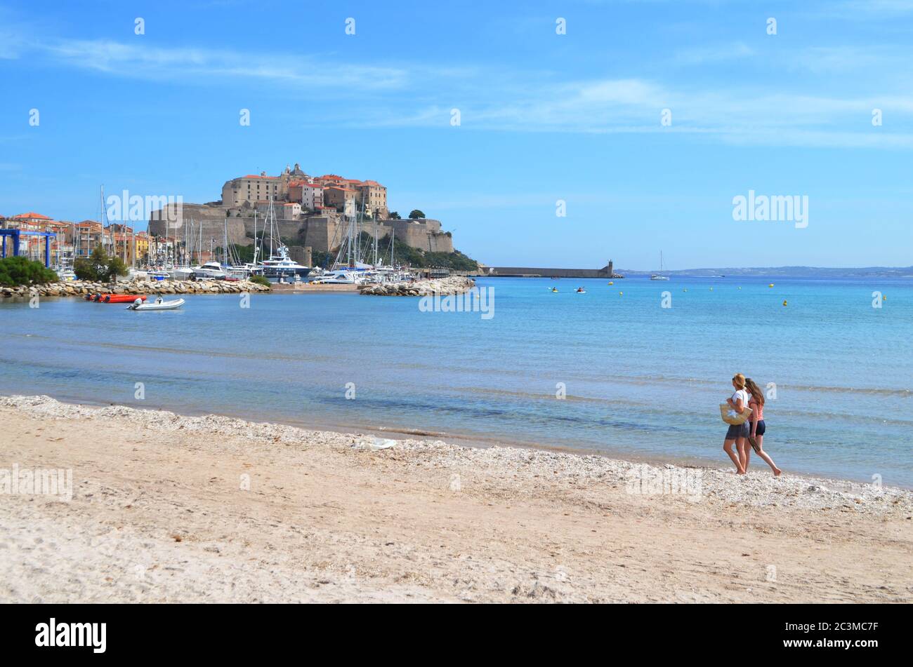 Wandern am Strand, La Citadelle, Calvi, Korsika Stockfoto