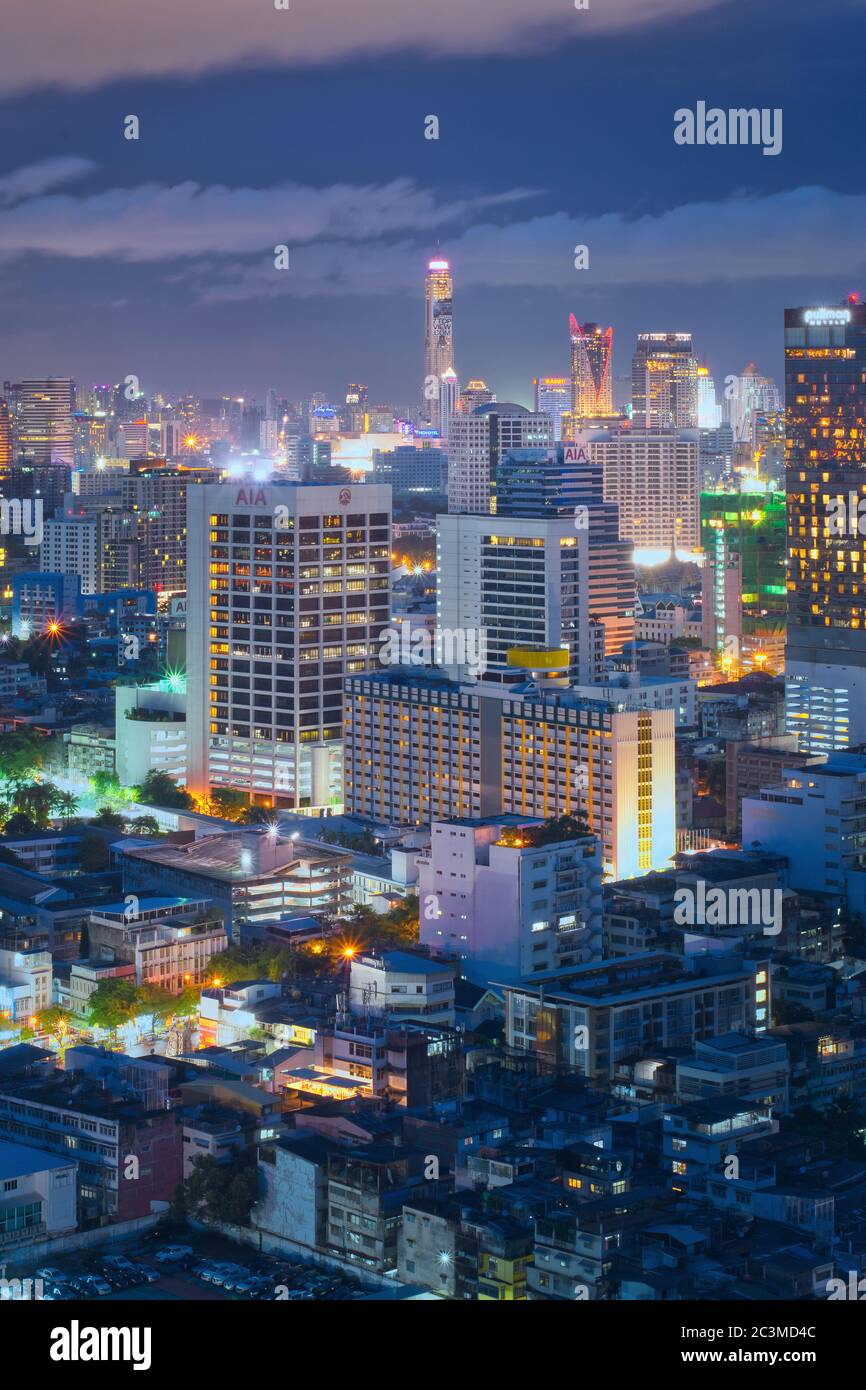 Nacht Bangkok City Blick mit Bayou Turm im Zentrum. Stockfoto