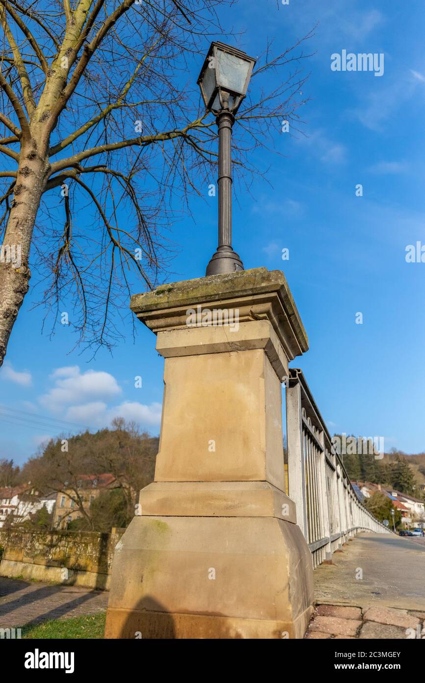 Geländer der Brücke über die Glan in Meisenheim Stockfoto