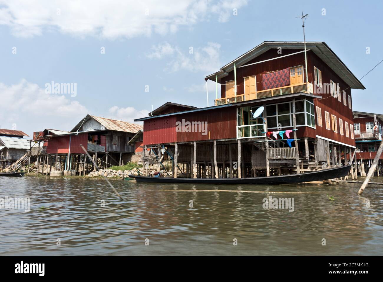 Holzhäuser auf Pfahlen, die vom Stamm Intha, Inle Lake, Nyaung Shwe, Myanmar (Birma), Asien bewohnt werden Stockfoto