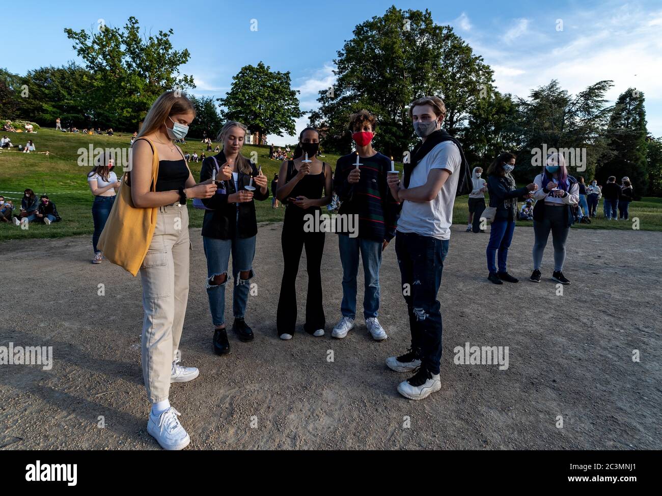 Tunbridge Wells, Großbritannien. Juni 2020. Allgemeine Ansicht der Black Lives Matter Multi-Faith Vigil in Calverley Park, Tunbridge Wells, Kent, England. Foto von Liam McAvoy. Kredit: Prime Media Images/Alamy Live Nachrichten Stockfoto