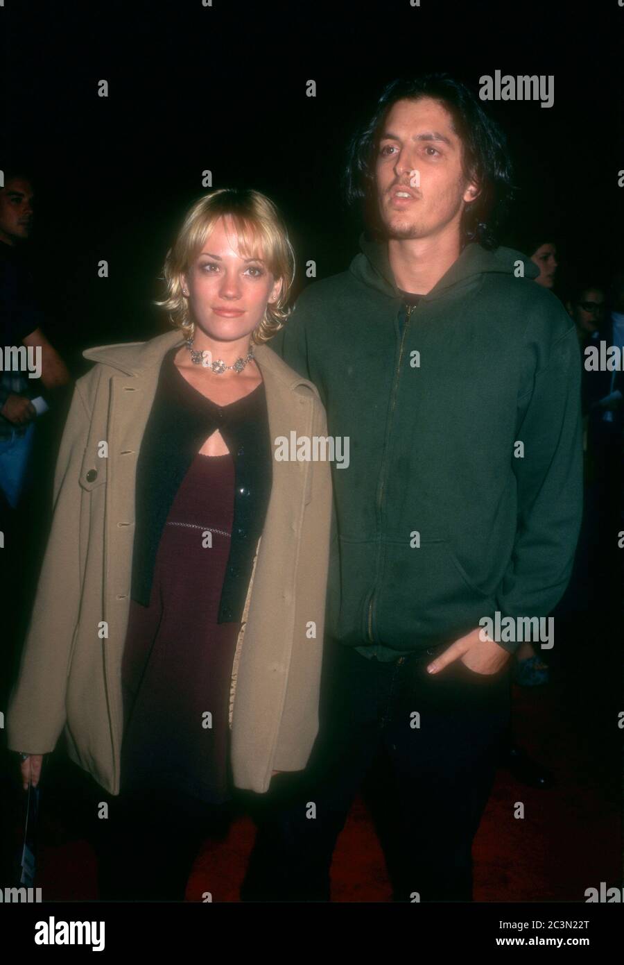 Burbank, Kalifornien, USA 18. Oktober 1995 Schauspielerin Natasha Gregson Wagner und Schauspieler Josh Evans besuchen Warner Bros. Pictures 'Copycat' Premiere am 18. Oktober 1995 in Warner Bros. Studios in Burbank, Kalifornien, USA. Foto von Barry King/Alamy Stockfoto Stockfoto