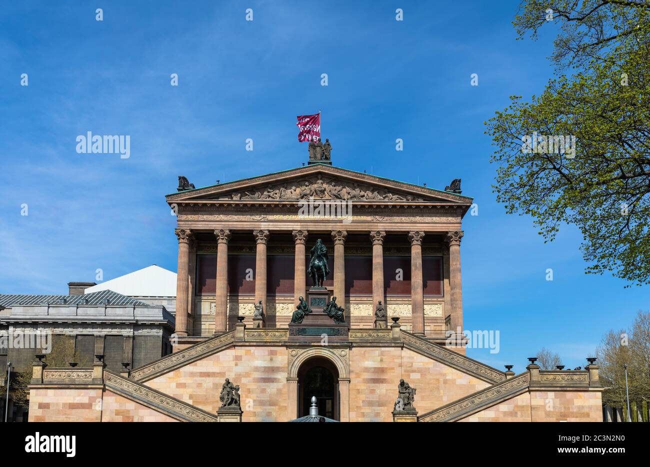 Vorderansicht der Alten Nationalgalerie auf der Museumsinsel in Berlin Stockfoto