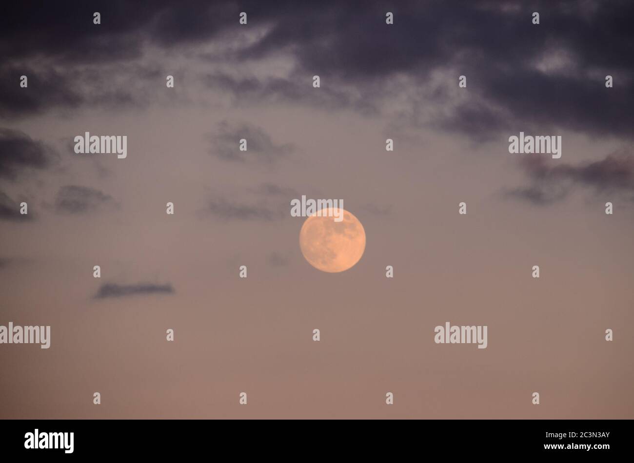 Mond Nahaufnahme zeigt die Details der Mondoberfläche. Stockfoto
