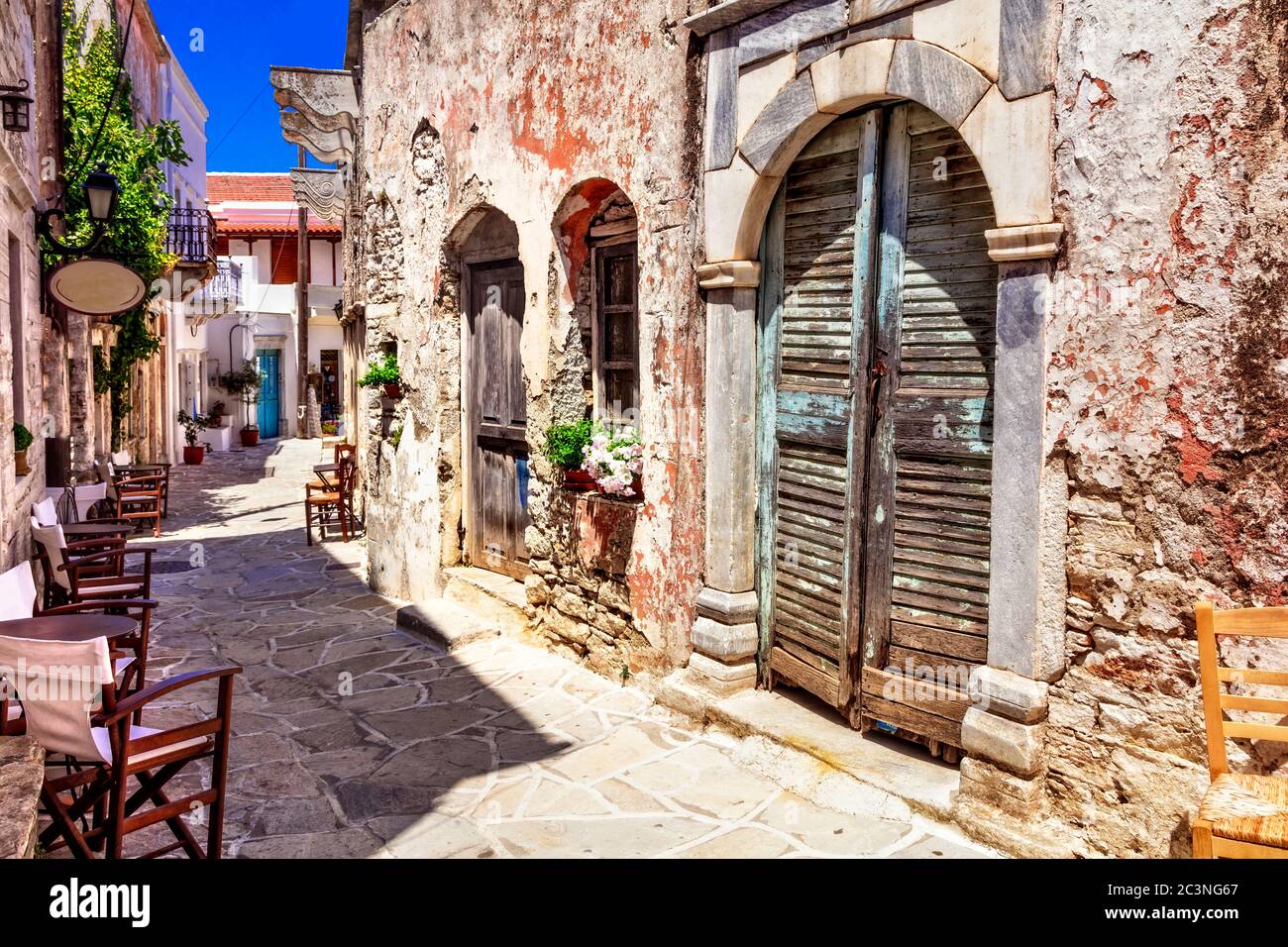 Traditionelles Griechenland. Typische Straßencafés. Halki Village. Naxos Insel, Cycades. Stockfoto