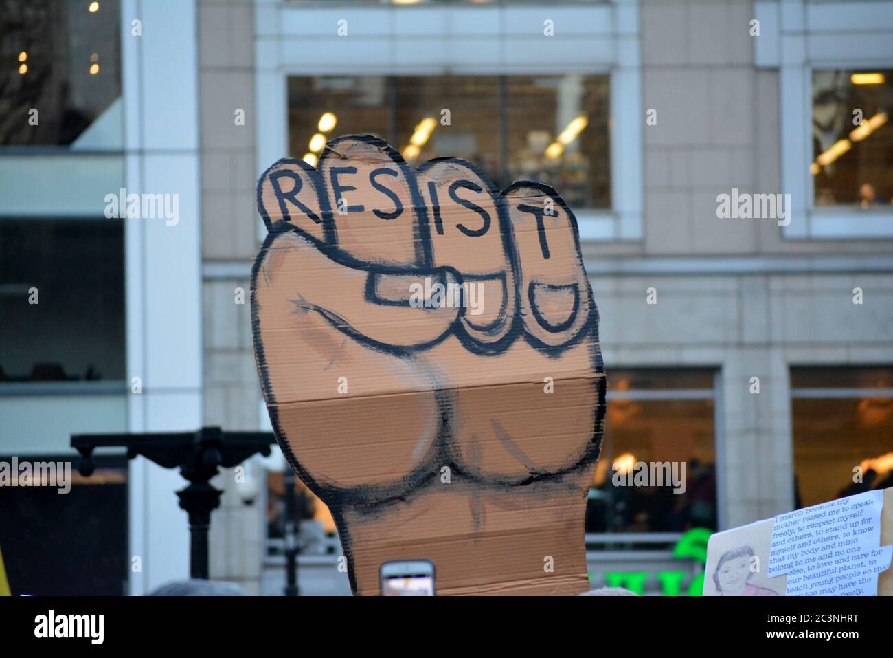 Black Power Faust während eines Protestes in New York City Stockfoto