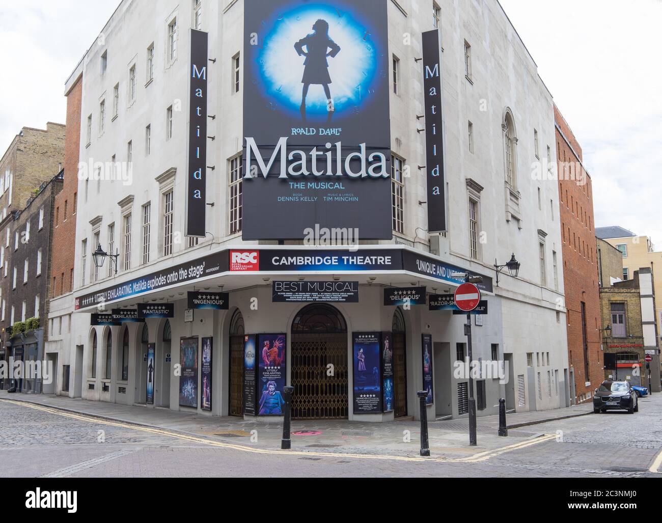Matilda das Musical im Cambridge Theatre ohne Leute auf der Straße. London Stockfoto