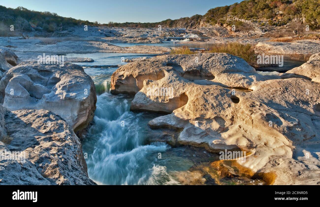 Kanal von Pedernales River bei Pedernales Falls State Park, Hill Country, Texas, USA Stockfoto