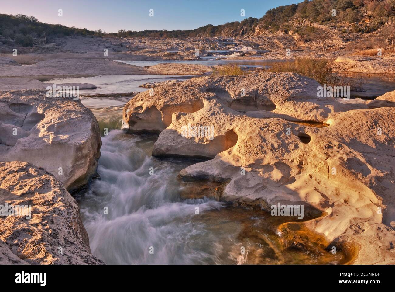 Kanal von Pedernales River bei Pedernales Falls State Park, Hill Country, Texas, USA Stockfoto