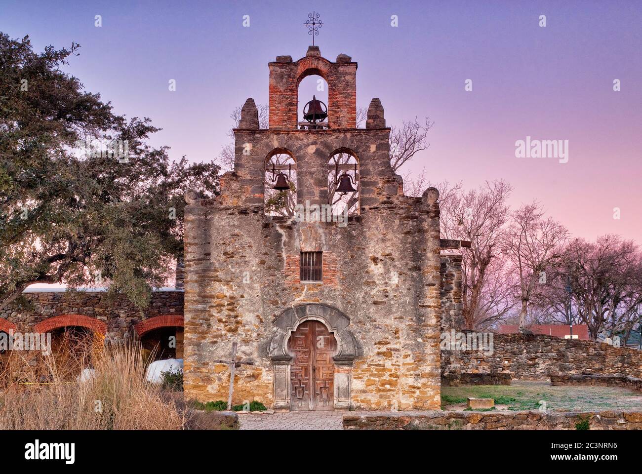 Kirche in Mission Espada bei Sonnenaufgang, San Antonio, Texas, USA Stockfoto