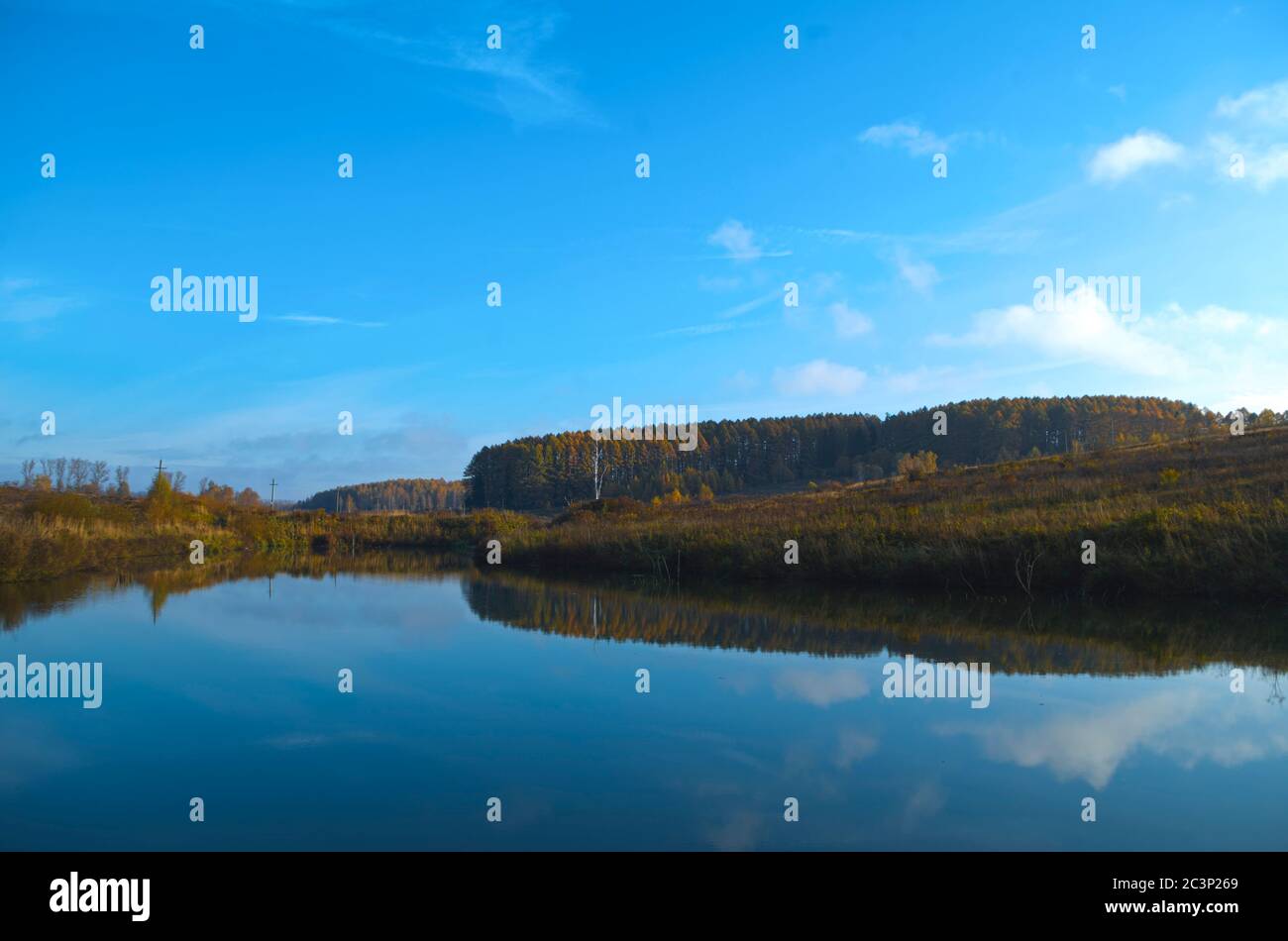 Herbstlandschaft. Russland Tula Region, der Volot River. Stockfoto