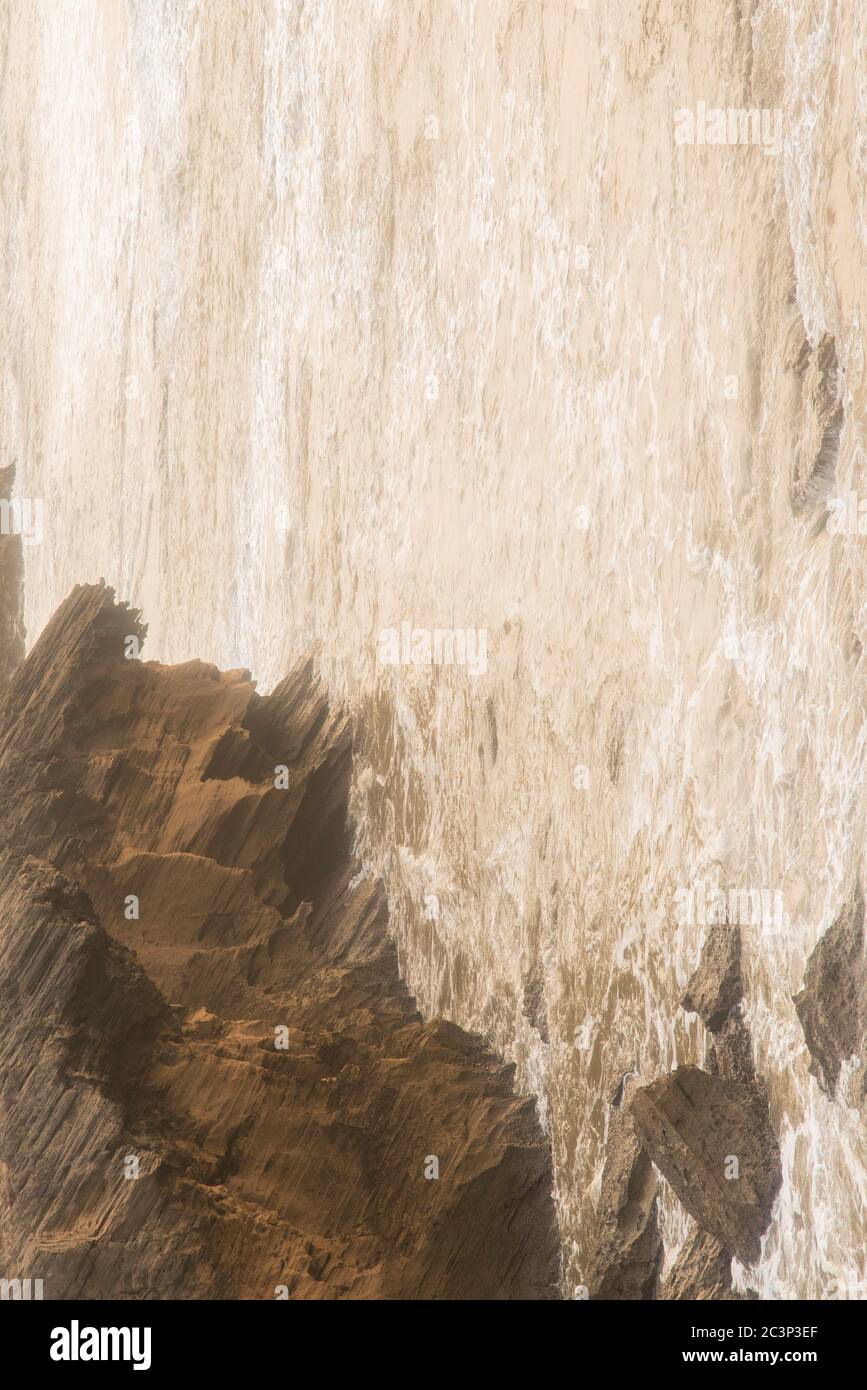 Alles ist Energie, und es verwandelt sich nur von einer Form in die andere. Stockfoto