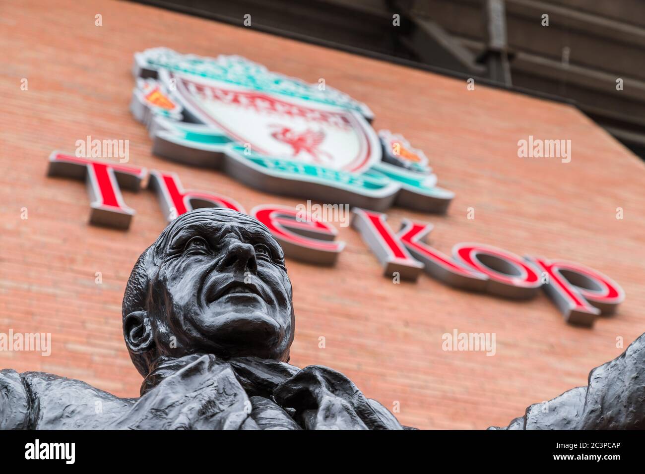 Statue von Bill Shankly im Anfield Stadion in Liverpool (England) gesehen im Juni 2020. Stockfoto