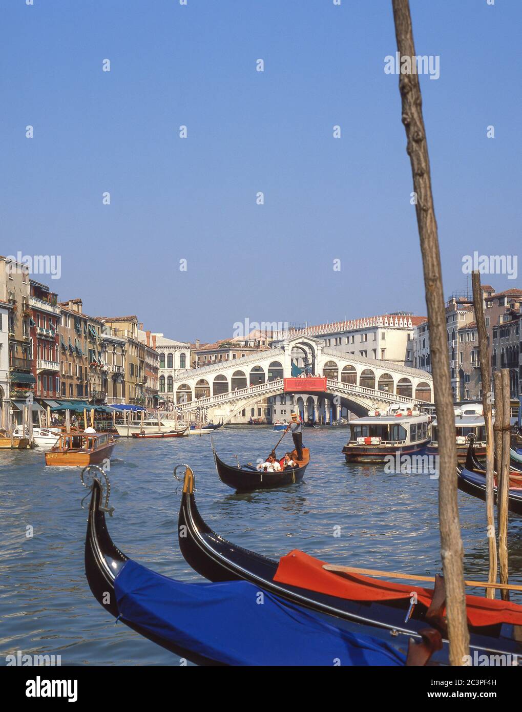 Gondel auf dem Canal Grande, Venedig (Venedig), Region Venetien, Italien Stockfoto