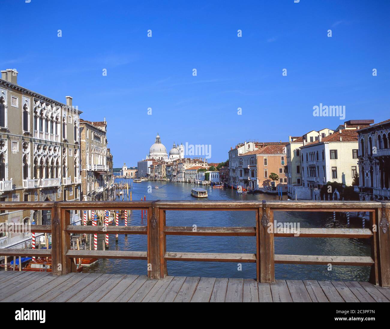 Canal Grande von Ponte dell'Accademia, Venedig (Venedig), Region Venetien, Italien Stockfoto