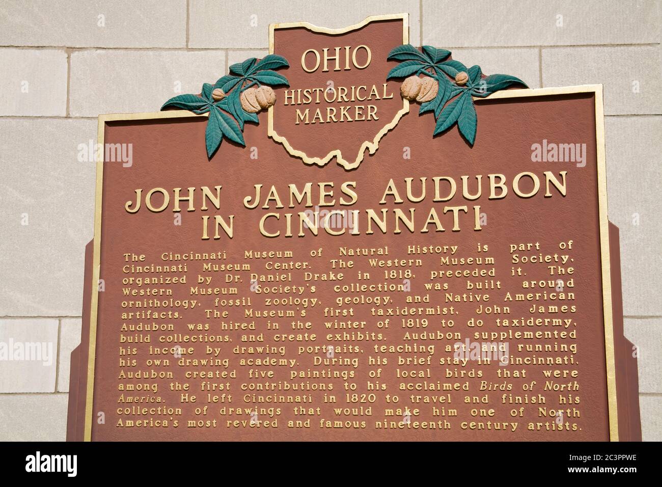 Historische Plakette vor dem Cincinnati Museum Center am Union Terminal, Cincinnati, Ohio, USA Stockfoto