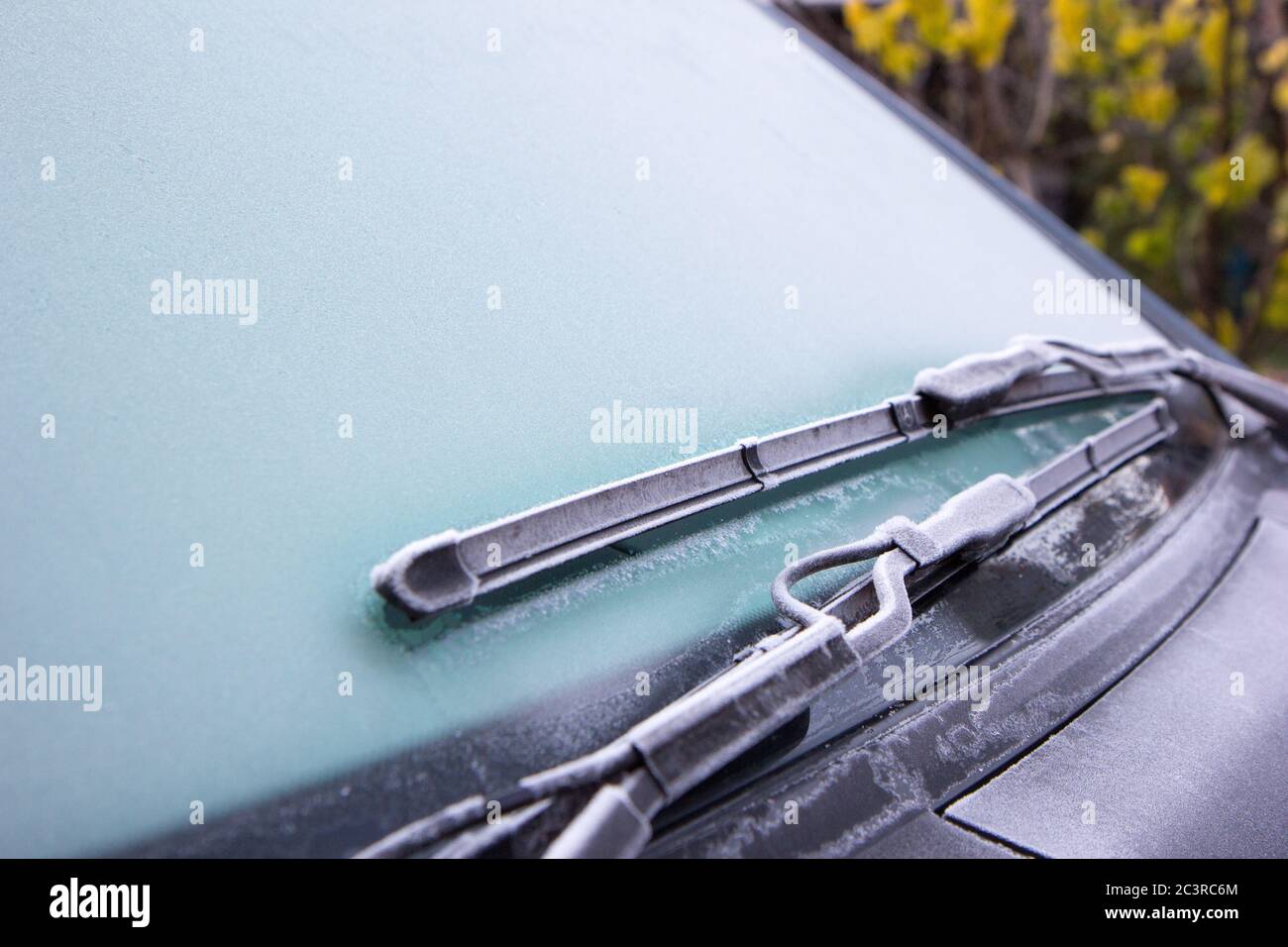Frost auto windschutzscheibe -Fotos und -Bildmaterial in hoher Auflösung –  Alamy