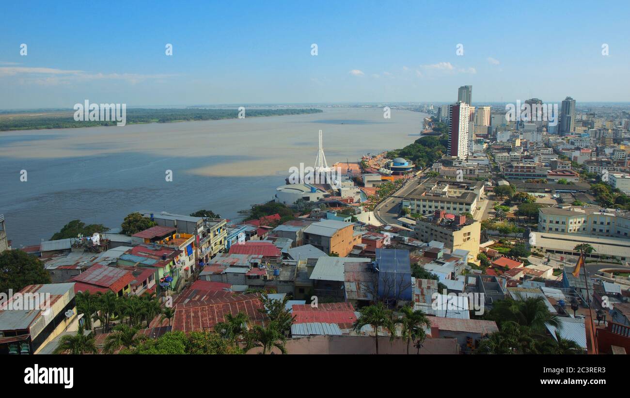 Guayaquil, Guayas / Ecuador - 4. September 2016: Panoramablick auf den Malecon 2000 aus dem Viertel Las Penas. Dies ist ein Projekt der städtischen Regener Stockfoto