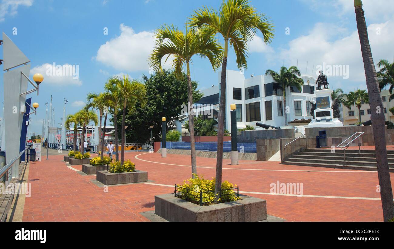 Guayaquil, Guayas / Ecuador - 4. September 2016: Denkmal für Jose Joaquin de Olmedo am Malecon 2000 entlang des Flusses Guayas Stockfoto