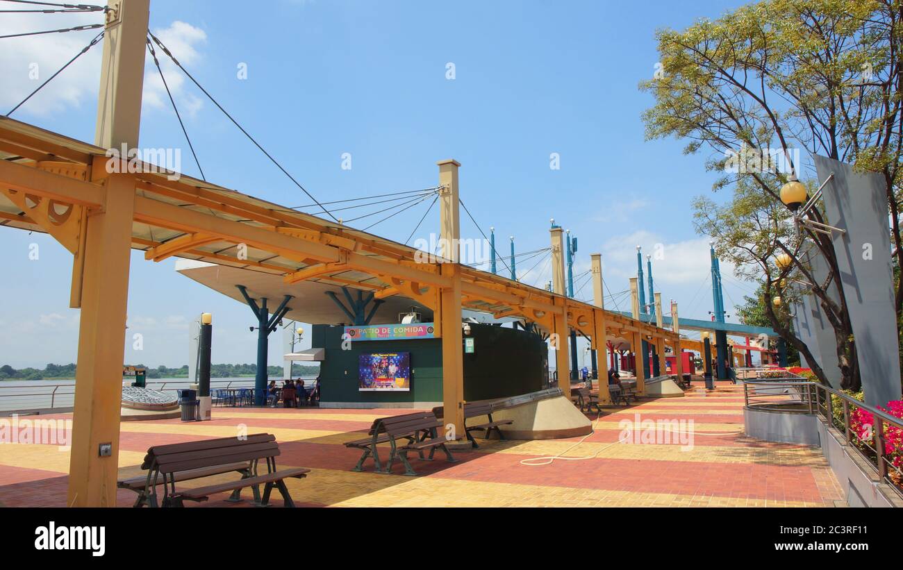Guayaquil, Guayas / Ecuador - 4. September 2016: Blick auf Malecon 2000 Einrichtungen. Dies ist ein Projekt der Stadterneuerung des alten Malecon Simon Boli Stockfoto