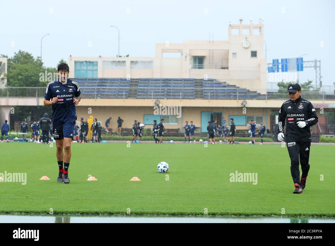 Kanagawa, Japan. Die japanische Fußballliga „J1 League“ wird am 4. Juli nach Ausbruch der Coronavirus-Krankheit hinter verschlossenen Türen wieder aufgenommen. Juni 2020. Thiago Martins Bueno (FMarinos) Fußball: Yokohama F.Marinos Training im Nissan Field Kozukue in Kanagawa, Japan. Die japanische Fußballliga J1 League wird am 4. Juli nach Ausbruch der Coronavirus-Krankheit hinter verschlossenen Türen wieder aufgenommen. Quelle: Yohei Osada/AFLO SPORT/Alamy Live News Stockfoto