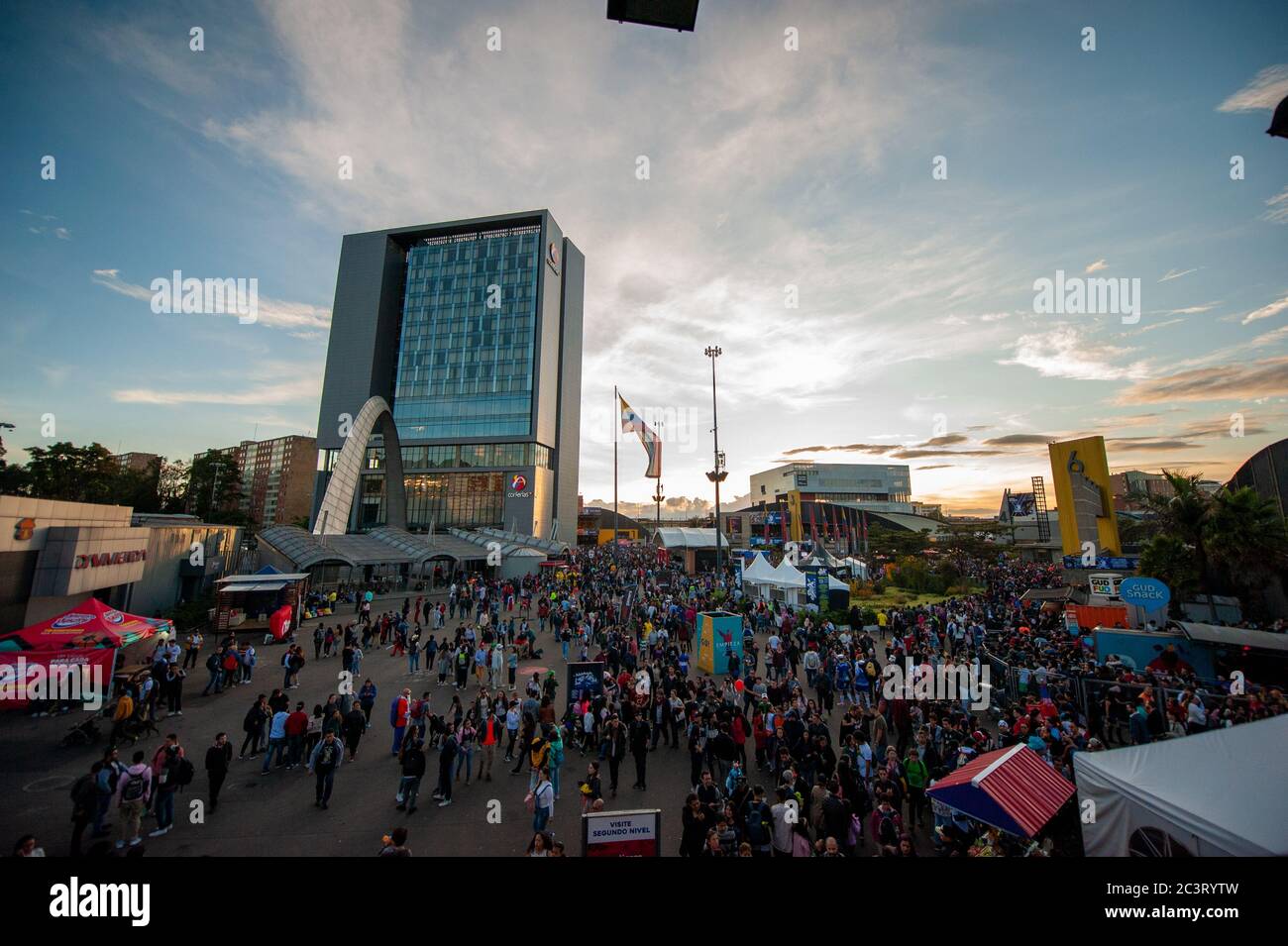 Fans von Comics, Serien und Filmen, versammeln sich auf der SOFA 2019 Messe, in diesem Jahr hatte Messe einen k-Pop Tanz-Wettbewerb und einen besonderen Showroom von berühmten Autos aus Stockfoto