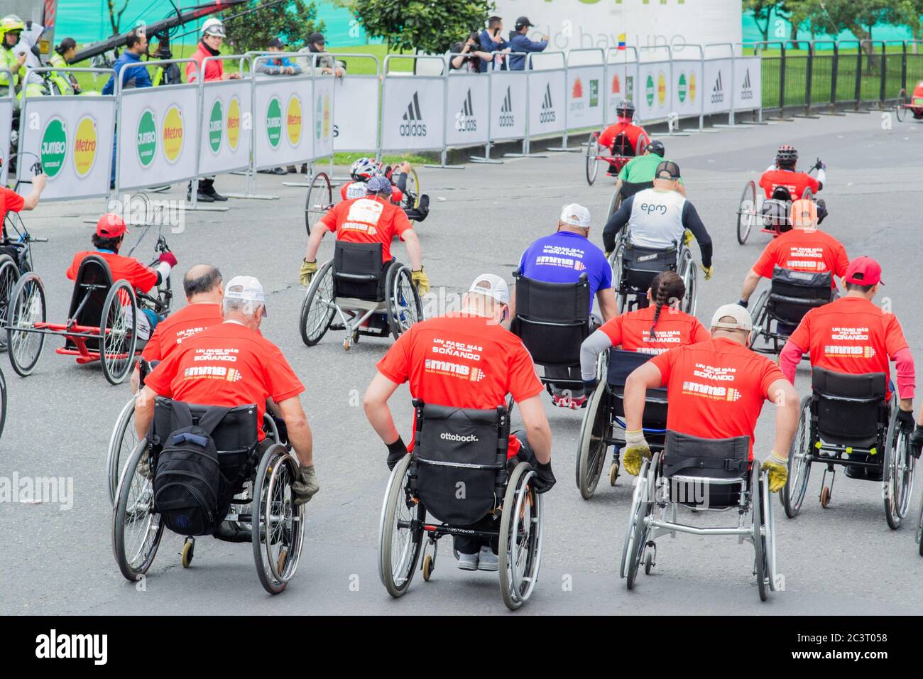 Bogotas Halbmarathon 2018 Special Athletes Race ein 10 Kilometer Rennen als Feyisa Lilesa aus Äthiopien gewann die Elite-Männer Kategorie der 21 Kilometer R Stockfoto