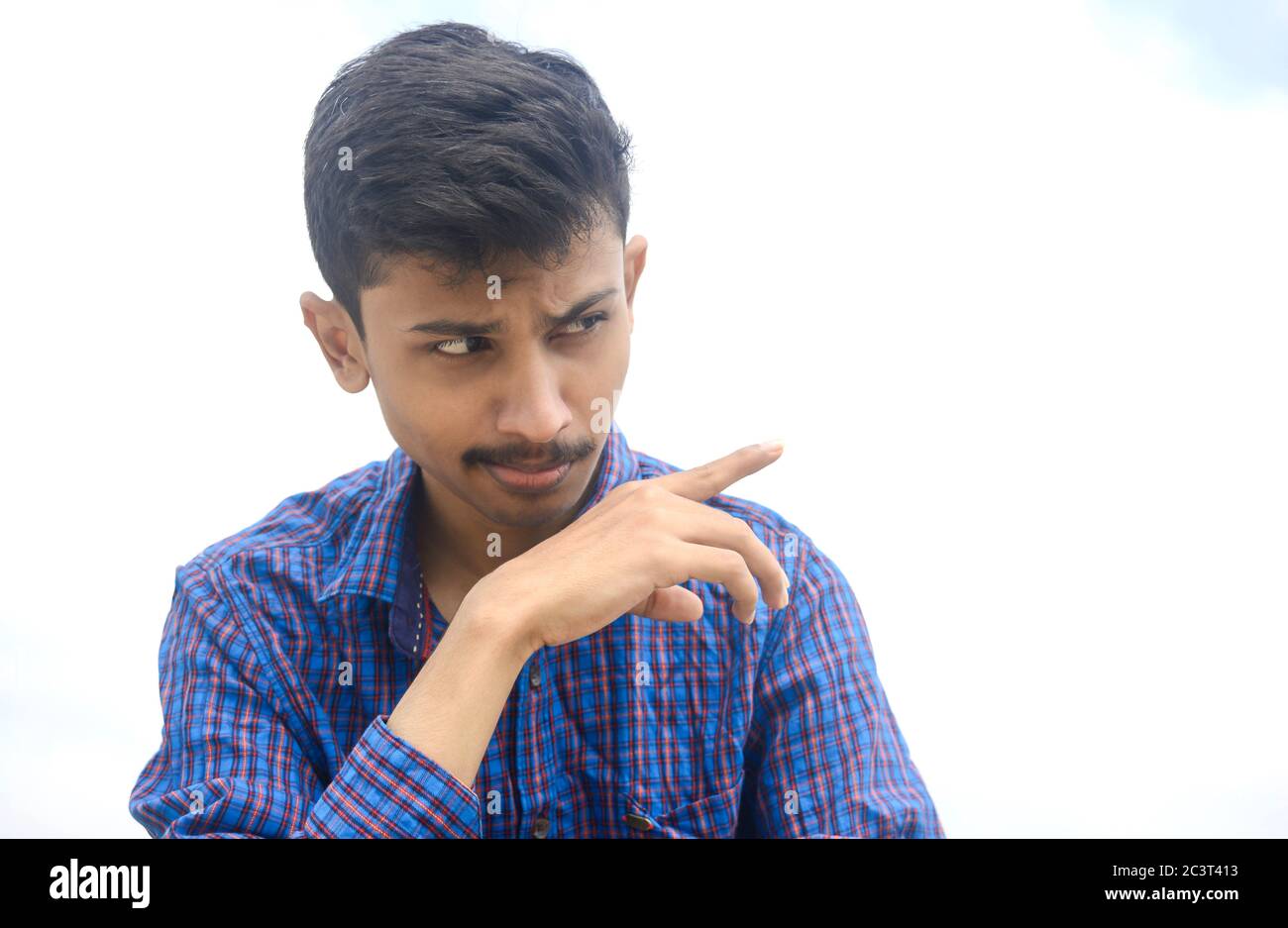 Portrait von jungen Teenager-Mann. Teen mit Mode-Look. Stockfoto