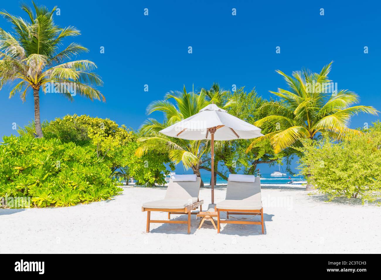 Idyllische tropische Strandlandschaft für Hintergrund oder Tapete. Design des Tourismus für Sommerurlaub Urlaubskonzept. Stockfoto