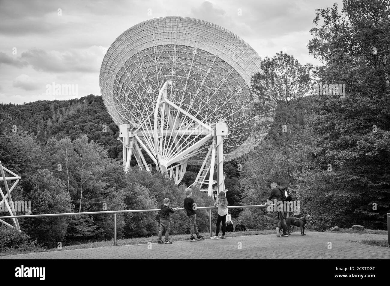 Radioteleskop Effelsberg bei Bad Münstereifel, Region Eifel, Nordrhein-Westfalen, Deutschland. das Radioteleskop Effelsberg nahe Bad Münstereifel Stockfoto