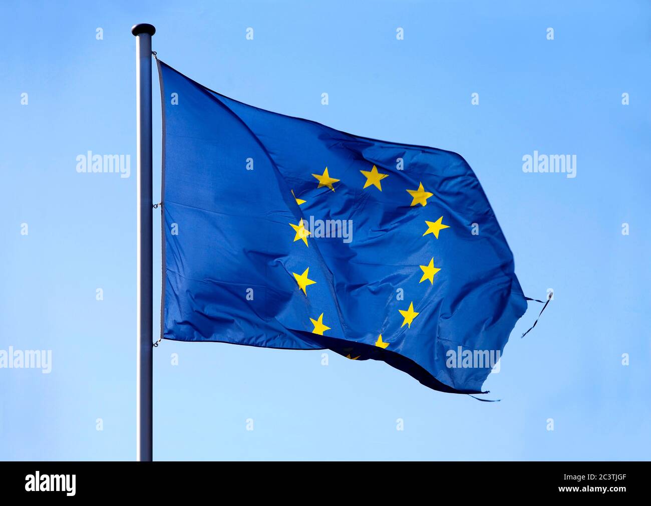 Riss in der europäischen Flagge, Europa Stockfoto