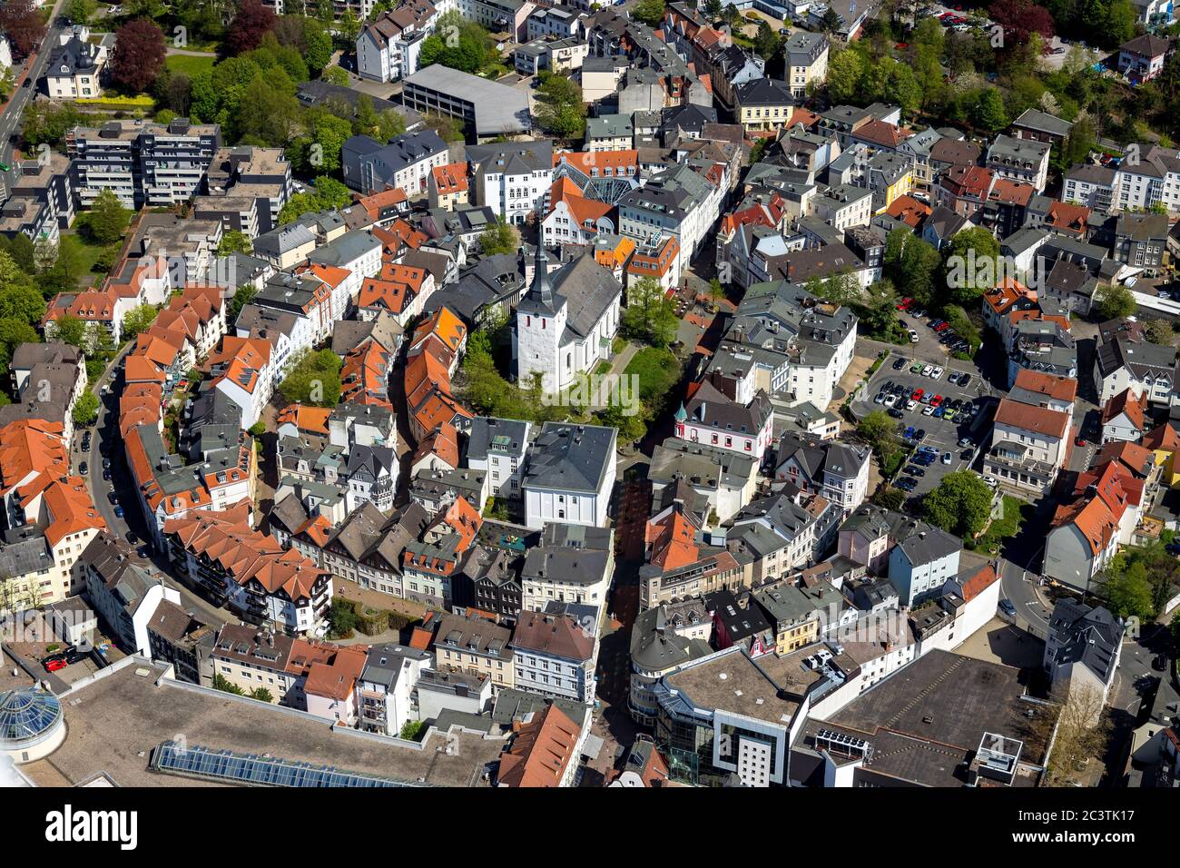 Altstadt von Lüdenscheid mit der Erloeserkirche am Kirchplatz, 24.04.