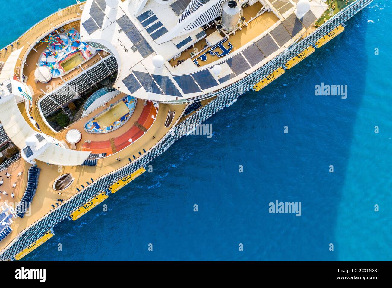 Luftaufnahme von Allure of the Seas Kreuzfahrtschiff, Oasis-Klasse Kreuzfahrtschiff Stockfoto