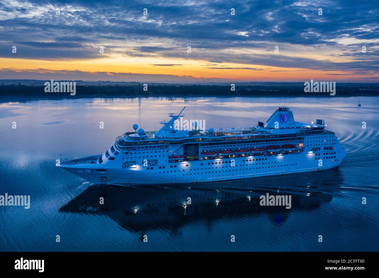Luftaufnahme des Kreuzfahrtschiffes Kaiserin der Meere Royal Caribbean Stockfoto