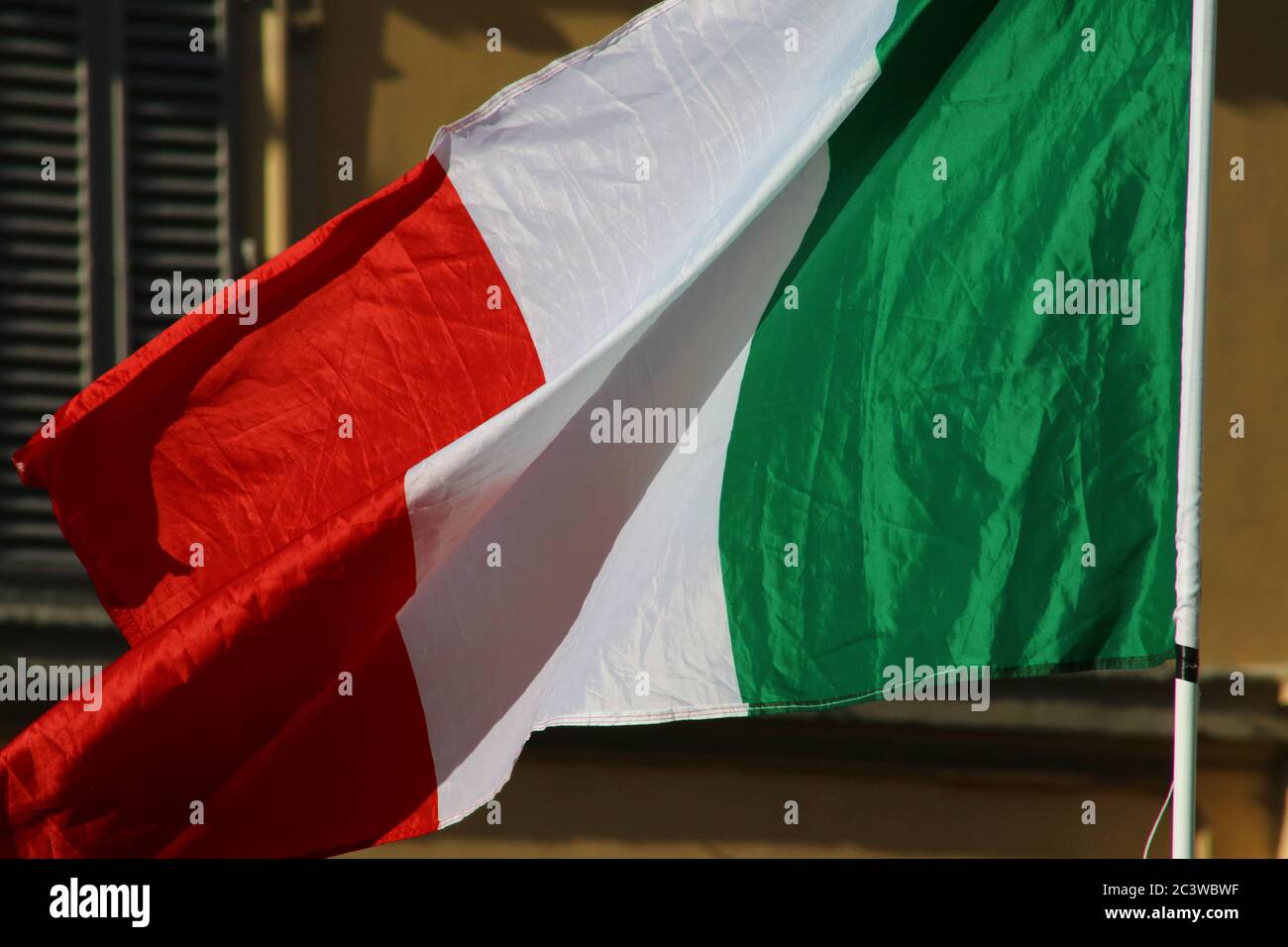 Italienische Republik Flagge im Wind, nationales Symbol, Italien Stockfoto