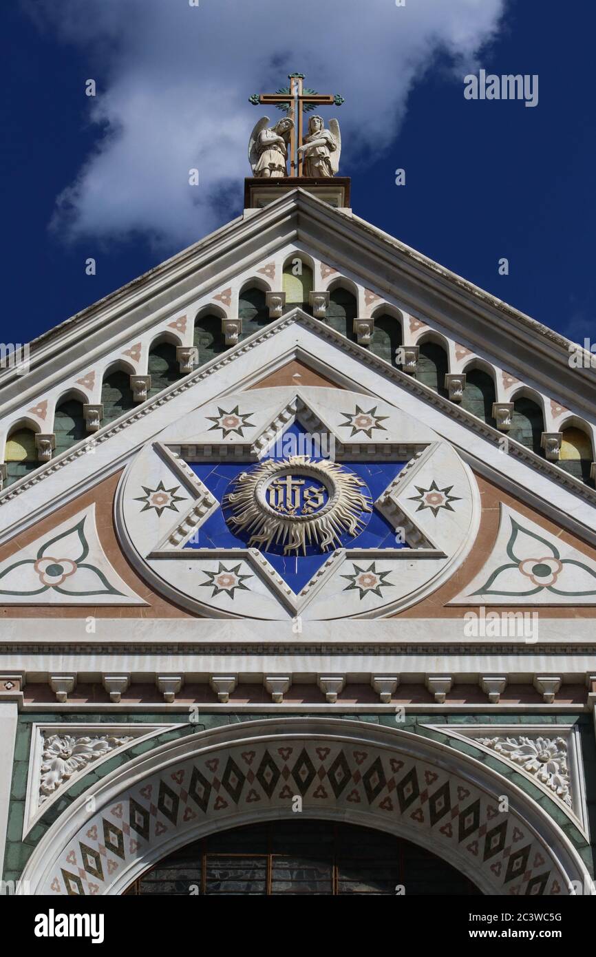 Basilika des Heiligen Kreuzes, Detail der Vorderseite, Florenz, Italien, touristischer Ort Stockfoto