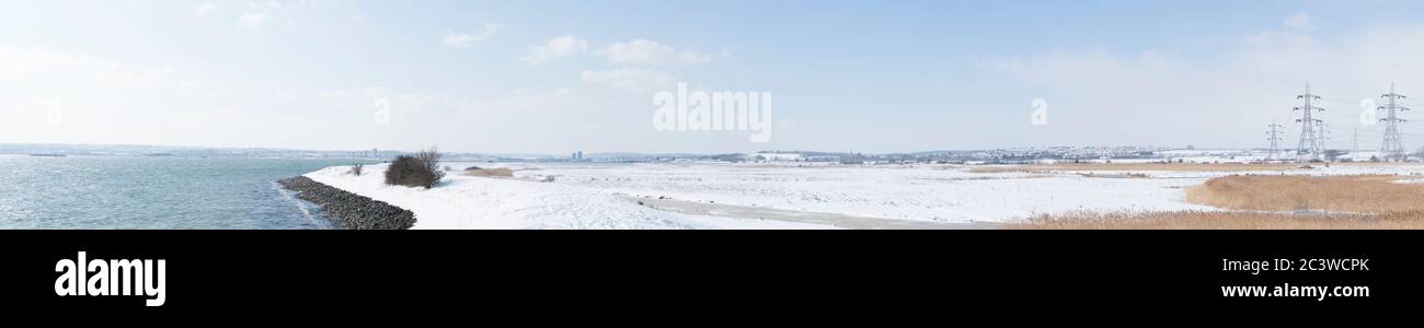 Ein Schneesturm eines Winters, trifft ein kleines Dorf auf dem Land namens hoo in kent. Mit einer unglaublichen Menge Tiefschnee, was für die Einheimischen Chaos verursacht Stockfoto