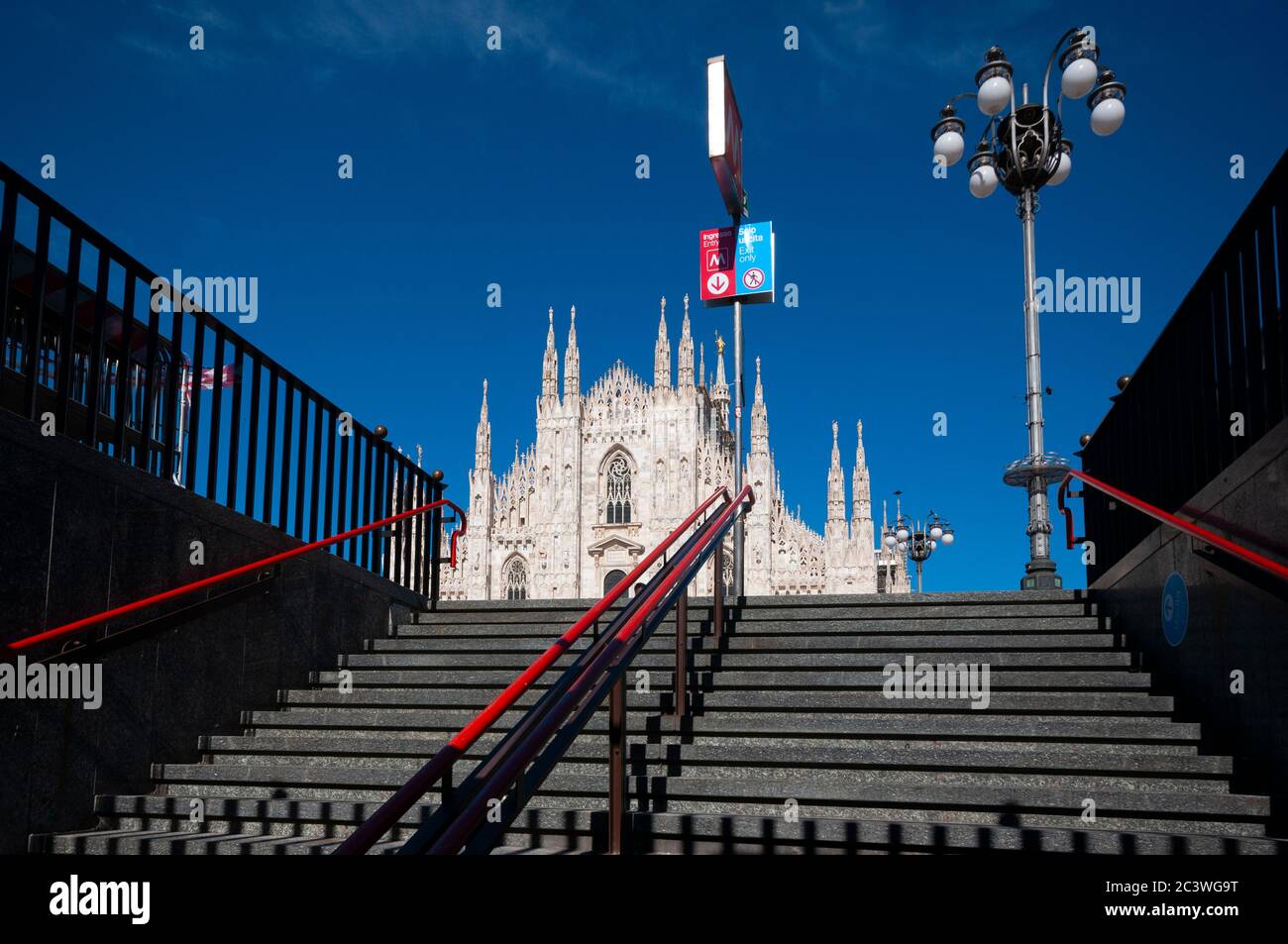 Italien, Lombardei, Mailand, Piazza Duomo, Ausgang der U-Bahn-Station Piazza Duomo Stockfoto