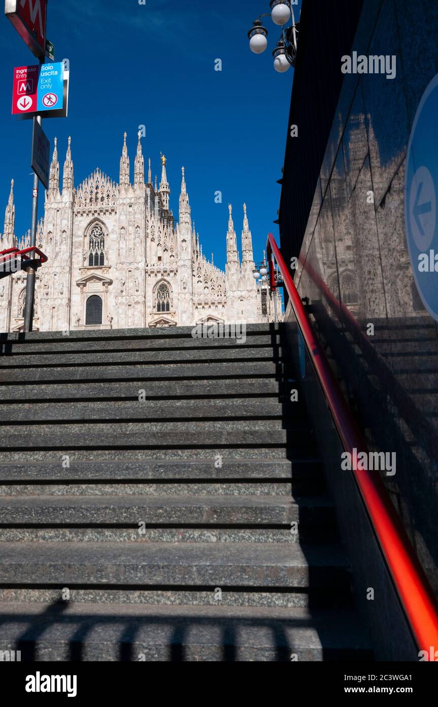 Italien, Lombardei, Mailand, Piazza Duomo, Ausgang der U-Bahn-Station Piazza Duomo Stockfoto