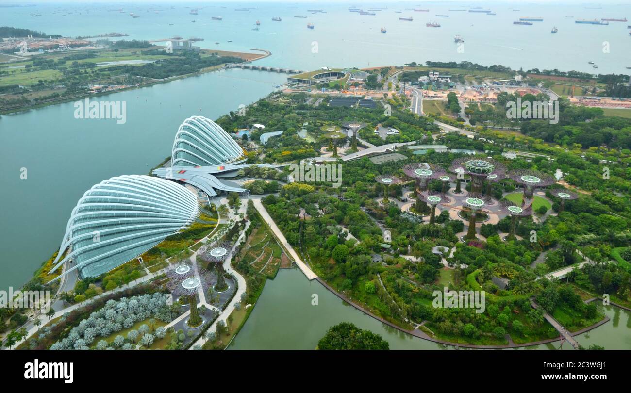 Luftansicht der Landschaft Singapurs über dem Garten Stockfoto
