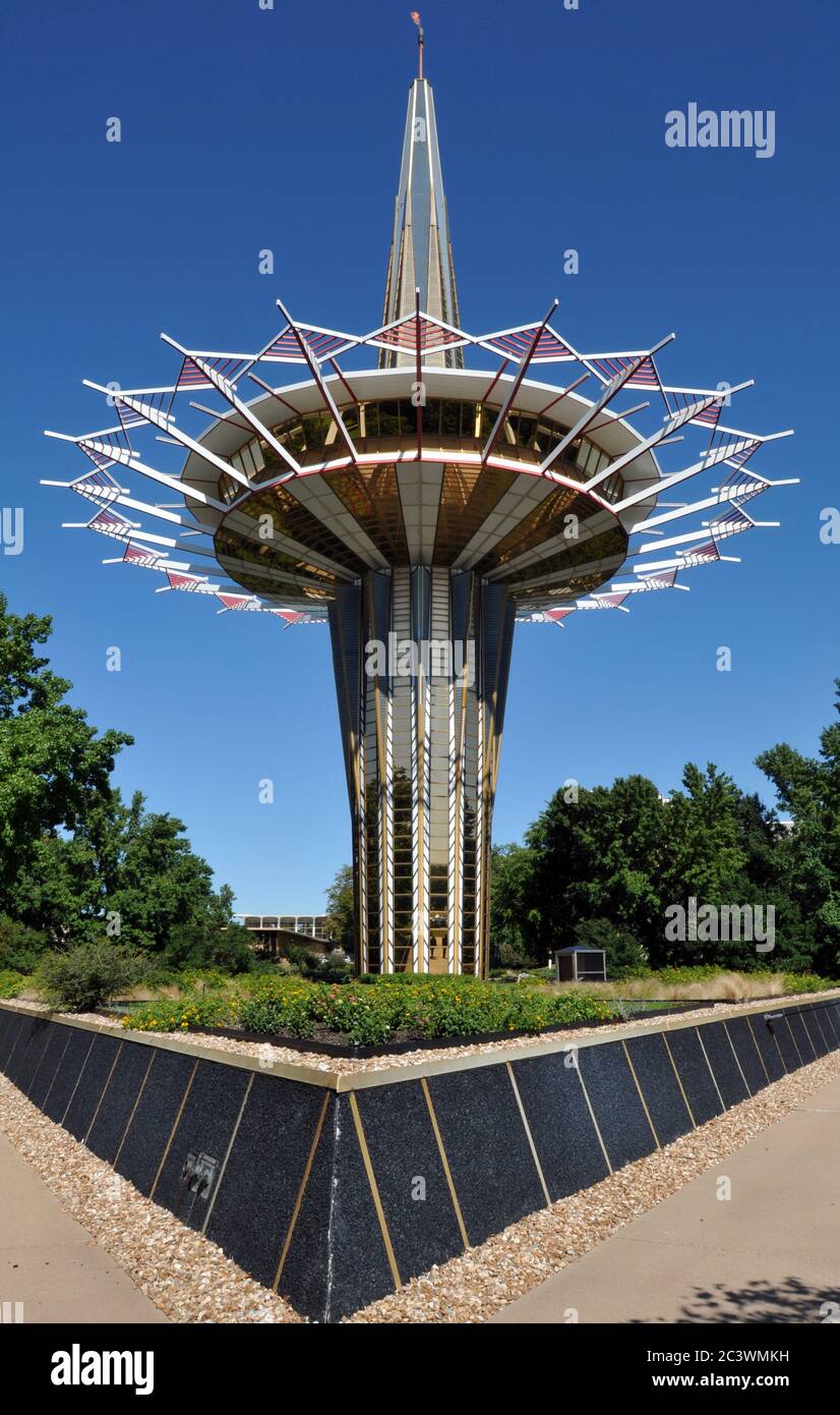 Der Prayer Tower auf dem Campus der Oral Roberts University in Tulsa, Oklahoma, wurde vom Architekten Frank Wallace entworfen und 1967 eröffnet. Stockfoto