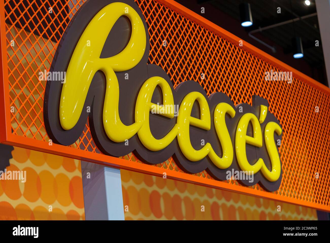 Hershey, PA/USA - November 26, 2019: Reese's Peanut Butter Cups und auf dem Display in Hershey's Chocolate World. Stockfoto