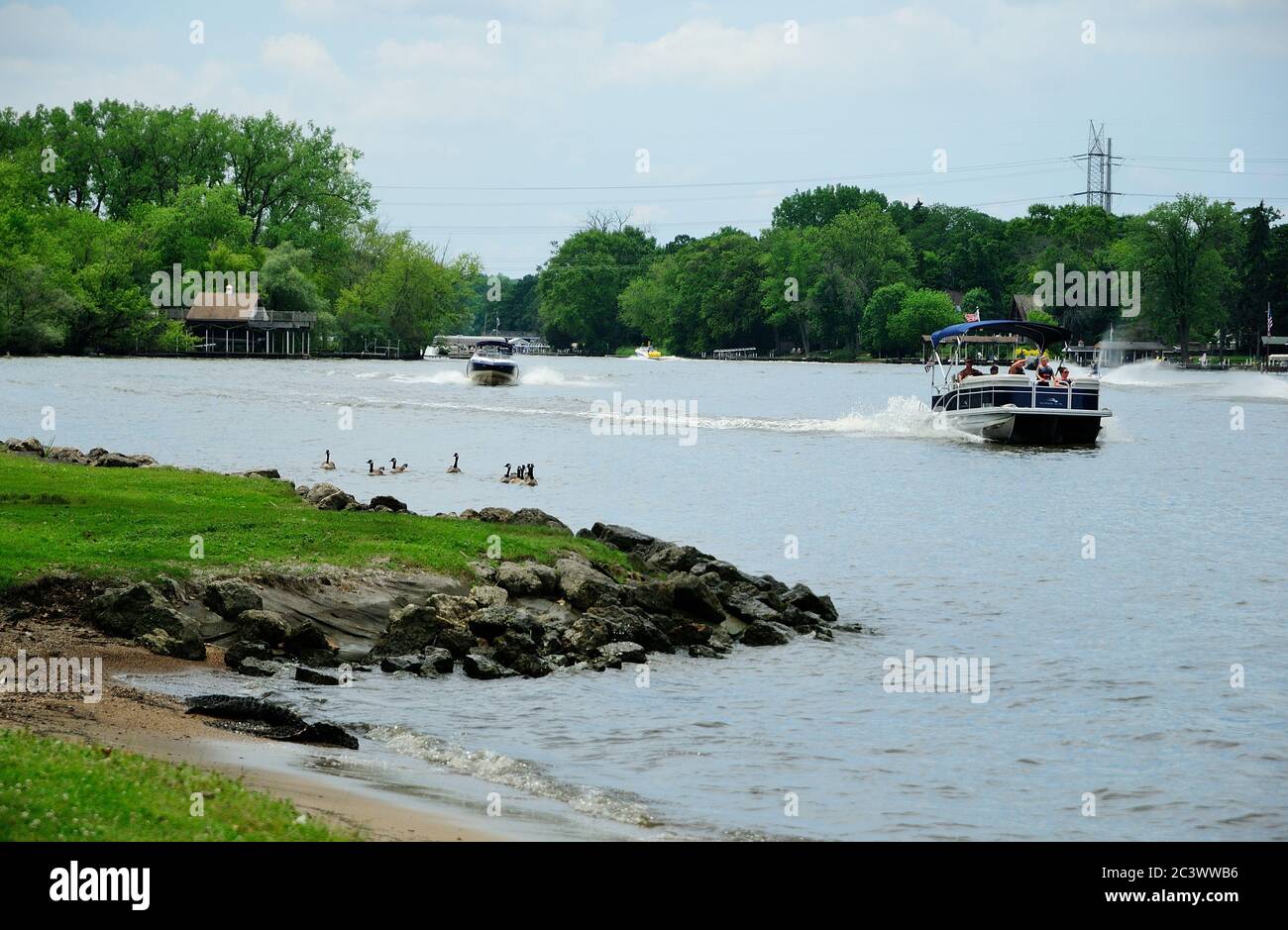 Boote auf dem Fox River in Nord-Illinois, USA. Stockfoto