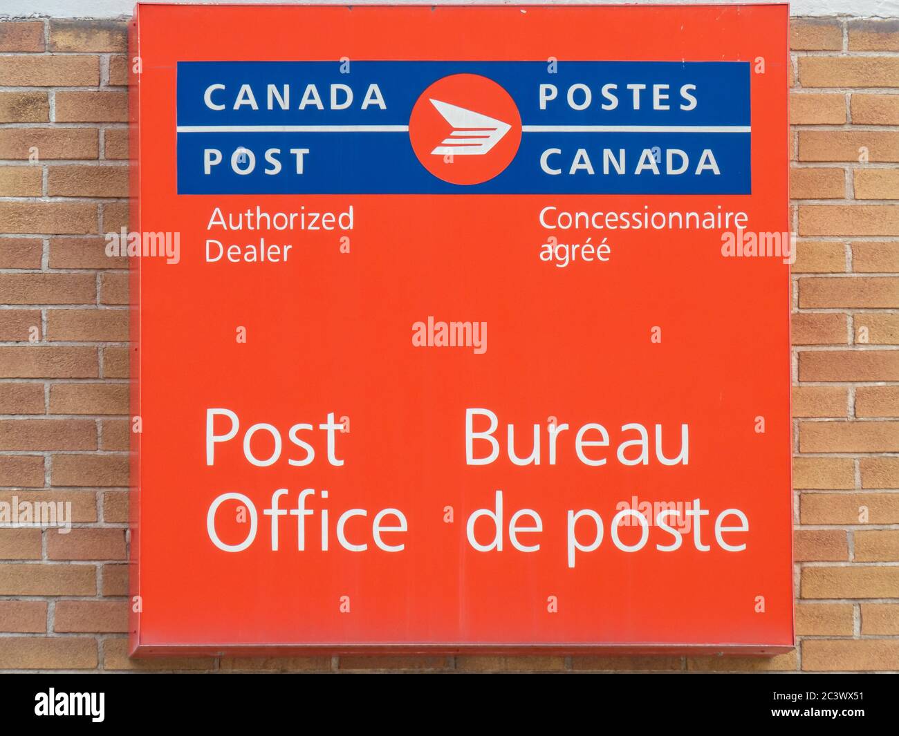 Toronto, Kanada, 16. Juni 2020; EIN zweisprachiges englisches und französisches Schild, das einen unabhängigen Händler der kanadischen Post anzeigt Stockfoto